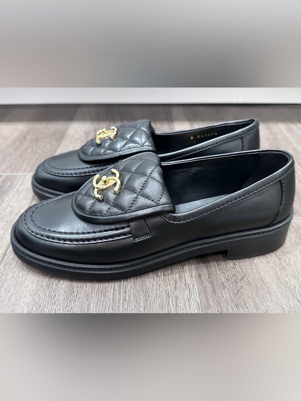 $1.8K 2026 CHANEL BLACK LEATHER LOAFERS MOCCASINS With GOLD CC TURNLOCK LOGO 38C - Picture 10 of 16